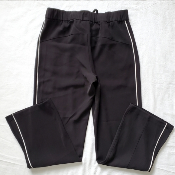 🍋Like New Lululemon On The Right Track Pant - Picture 9 of 15